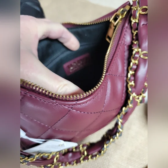 Urban expressions quilted shoulder bag gold tone metal-wine - Picture 9 of 12